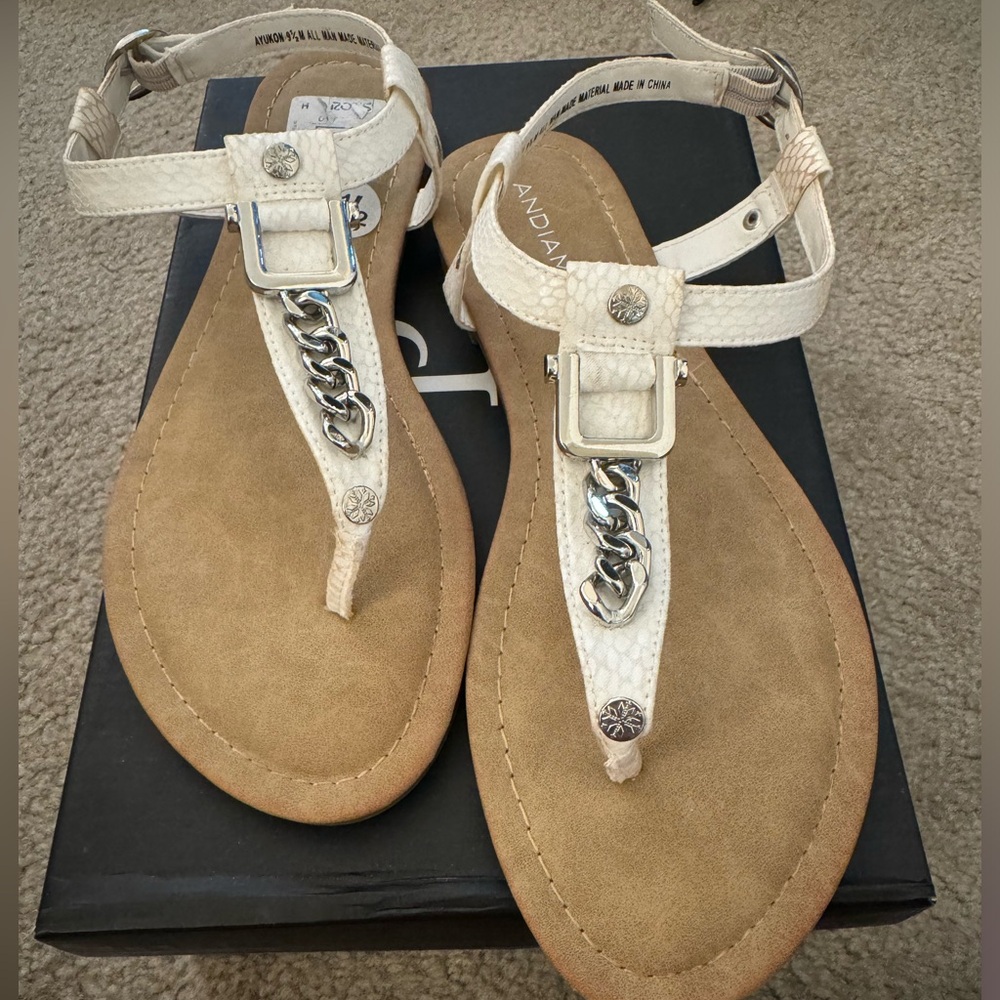 White thong sandals with silver buckle accent